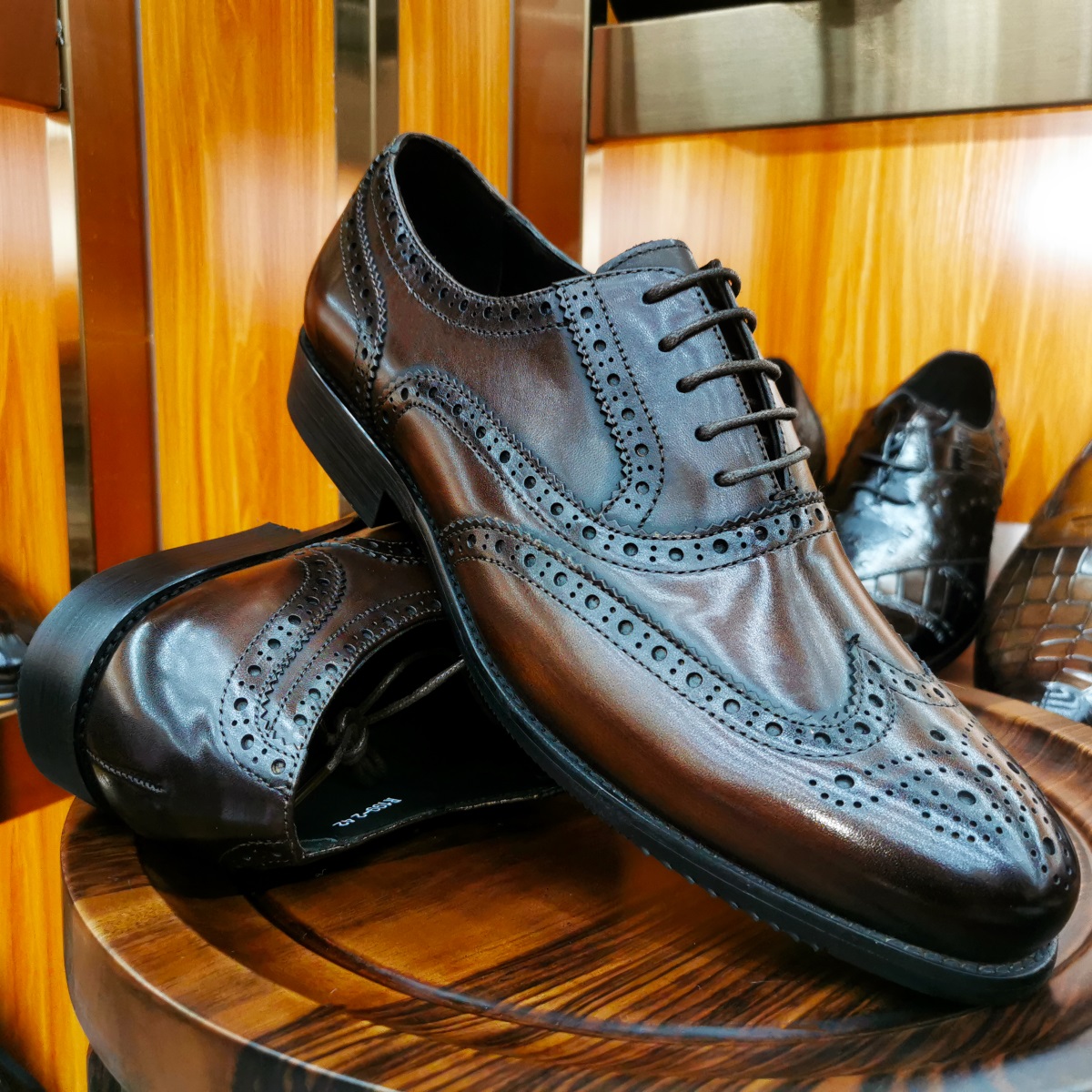 Men Formal Wear Brown - รองเท้าเดรสผู้ชายสุดหรู หนังแท้ ลาย Brogue Wingtip หัวแหลม